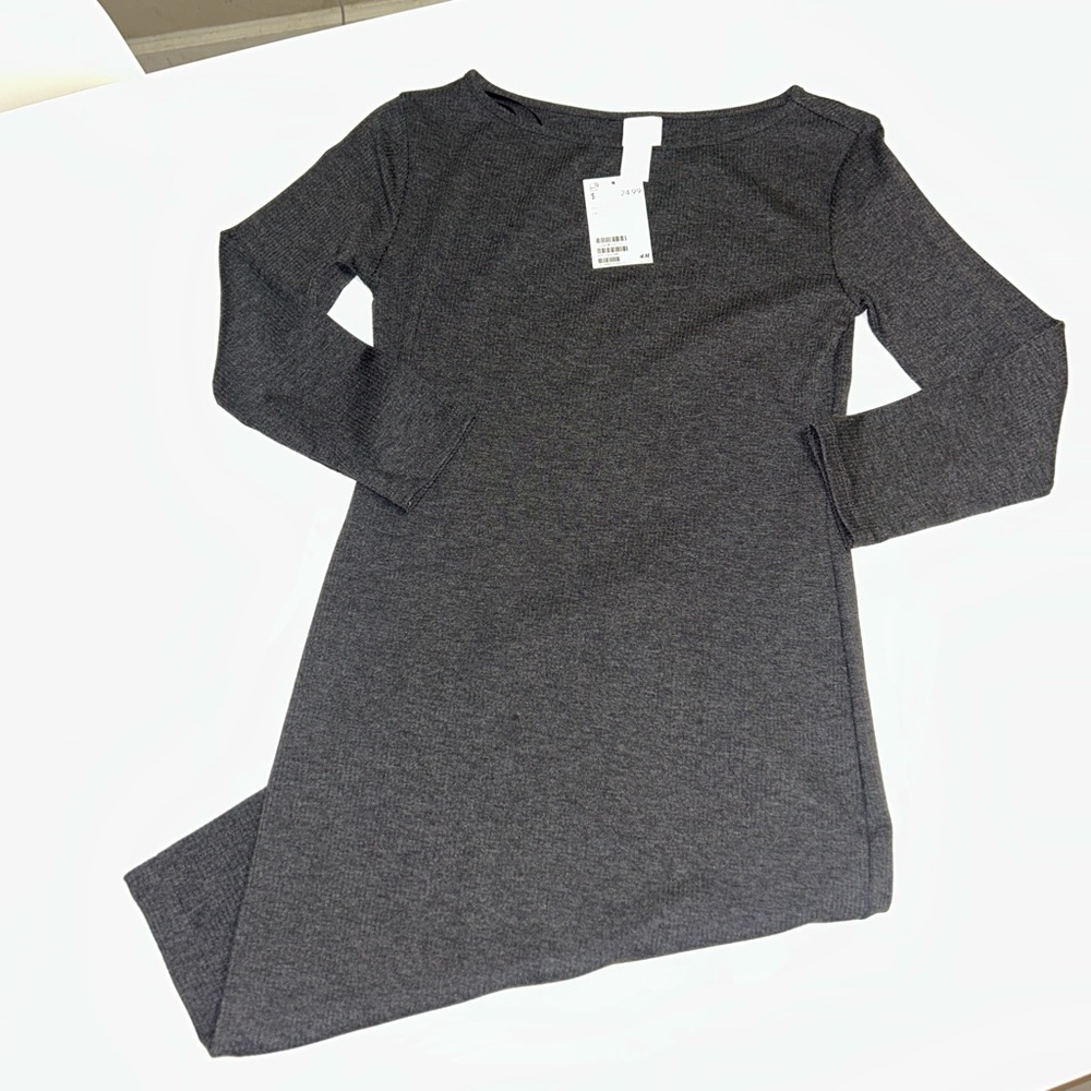 H&M dark Grey ribbed 3/4 sleeve midi dress stretch with a relaxed fit. Sz S NWT